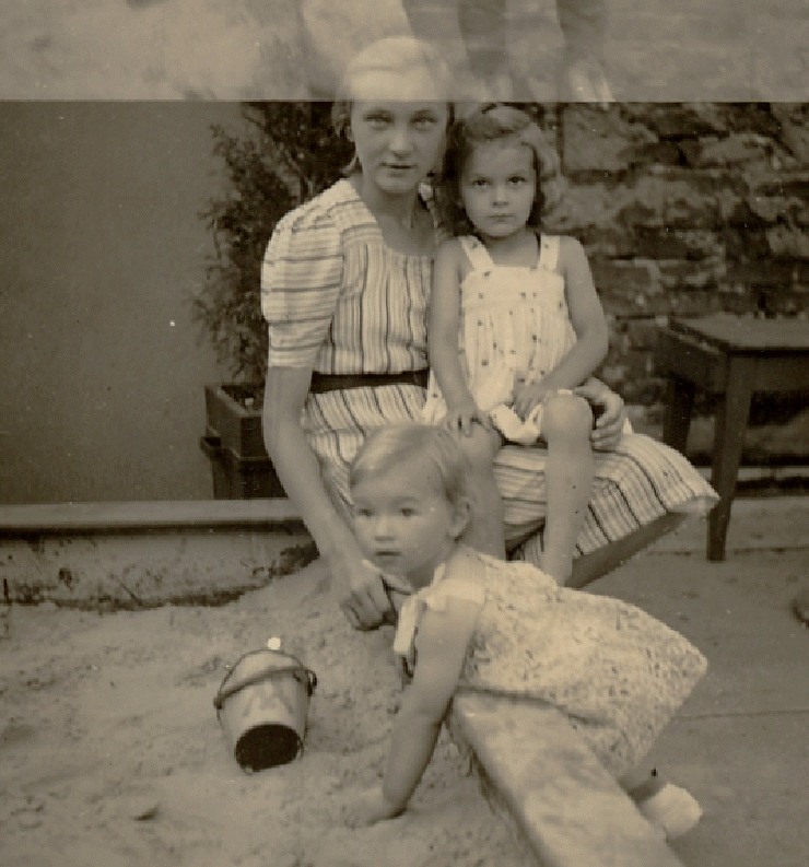 Irmi with Helga and Karola, 1939